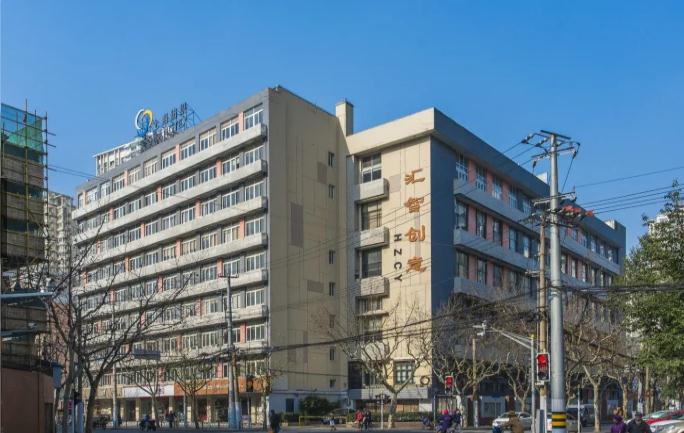 上海匯智創(chuàng)意園：五彩幾何外墻，視覺盛宴，激發(fā)創(chuàng)意靈感